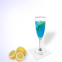 Blue Champagne en una copa de champagne