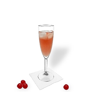 Kir Royal im Champagerglas, die übliche Art diesen leckeren Champagner-Cocktail zu servieren.