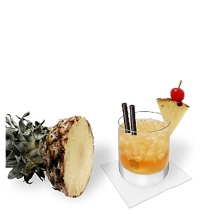 Mai Tai im Whisky-Glas, die übliche Art diesen einzigartigen Rum-Cocktail zu servieren.